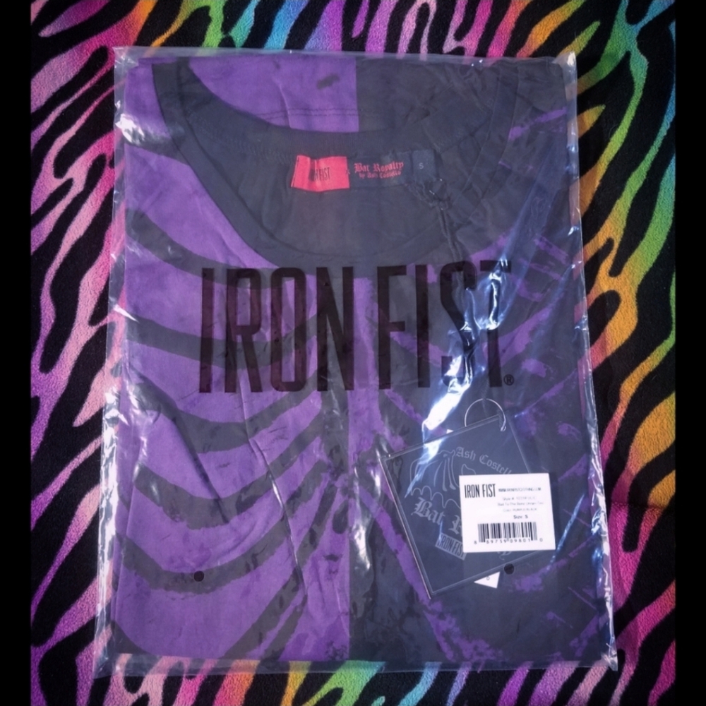 💜🖤 𝕴𝖗𝖔𝖓 𝕱𝖎𝖘𝖙 Bad to the Bone Tee Goth Purple Skeleton Small Skull Top - Picture 3 of 5